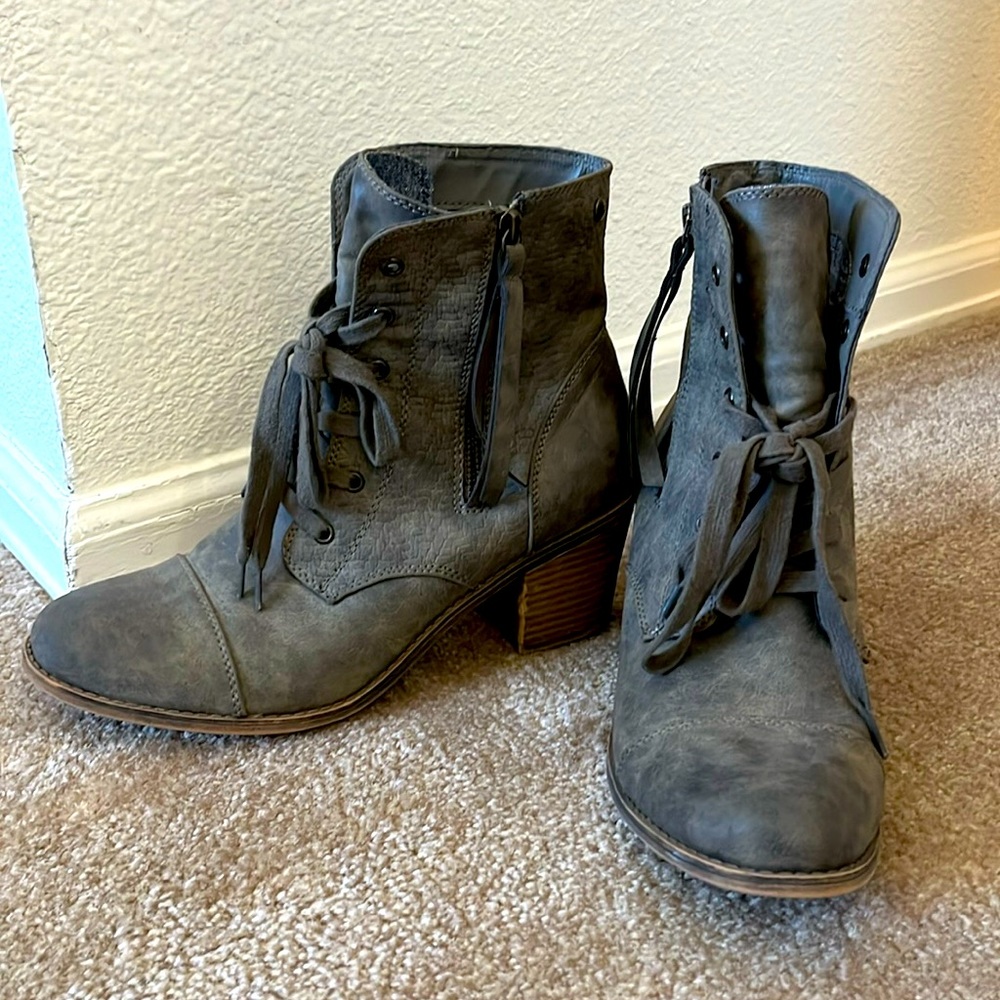 Roxy- Heel boots size 11